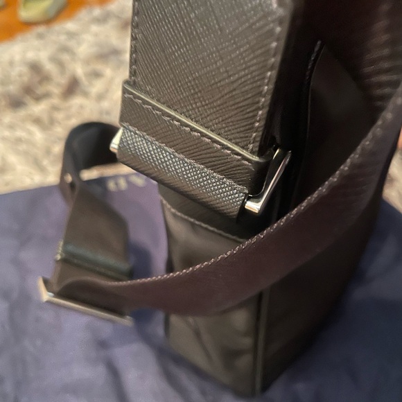 Prada - Picture 2 of 6